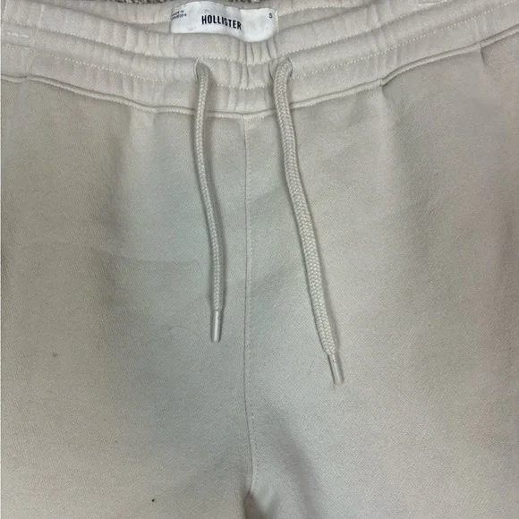 Hollister mid thigh tan‎ loose shorts - Picture 4 of 6